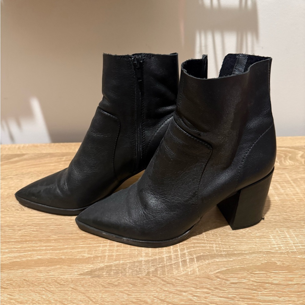 Black pointed bootie - Picture 4 of 6